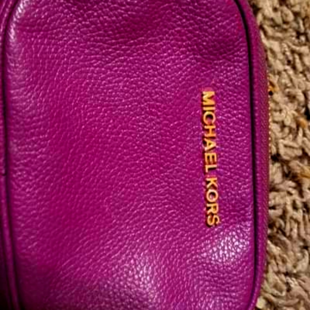 Micheal kors wristlet bag